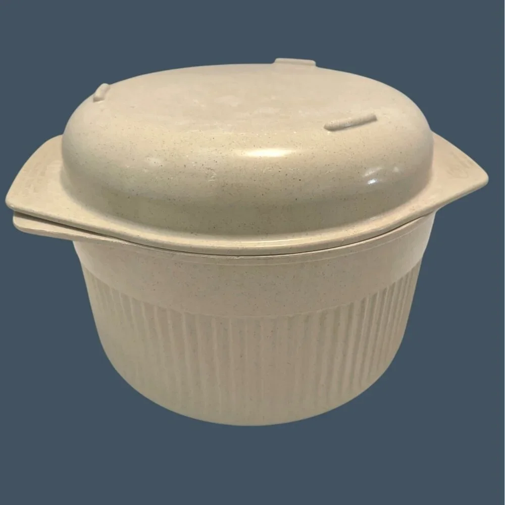Vintage Nordic Ware 2 QT Microwave Oven Casserole Dish Cover Lid Utility Dish